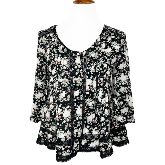 Anthropologie Eyelet Embroidered Pintuck Pleated Black Floral Peasant Top Size 0 - Picture 2 of 13